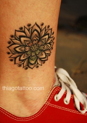 Girls ankle flower w/ red green and white